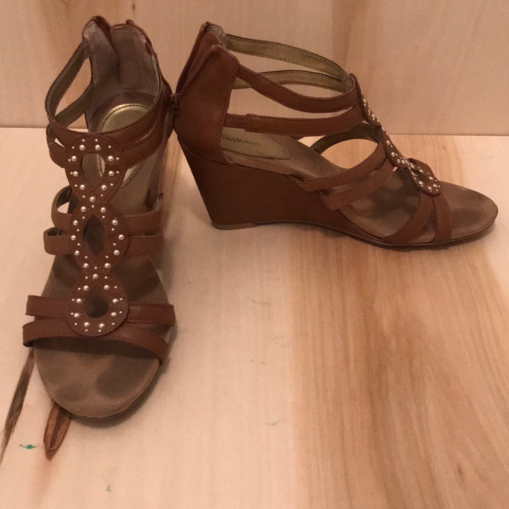 Women’s brown wedges